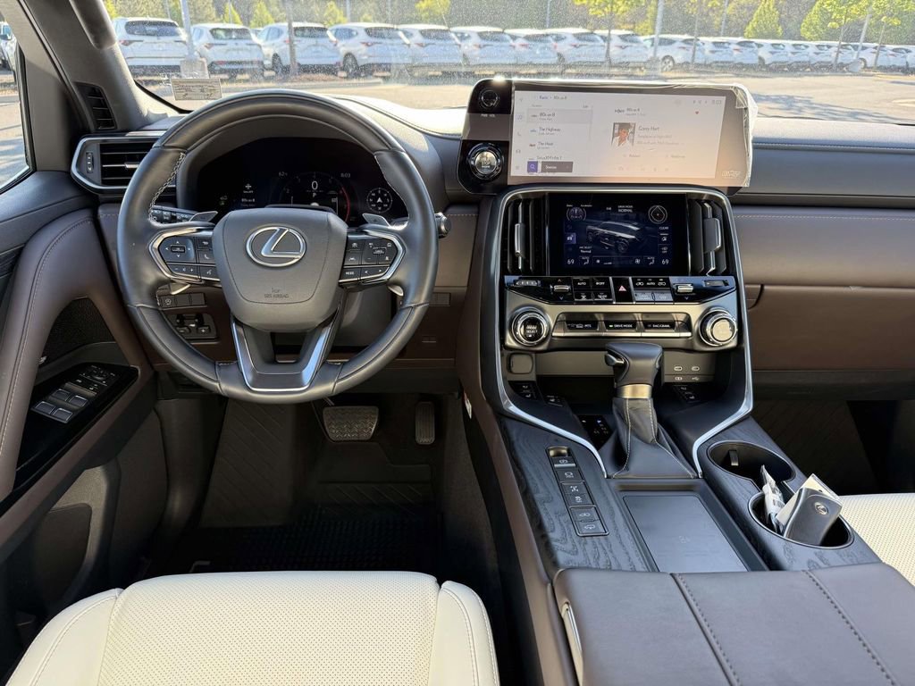 Used 2025 Lexus LX 600 4WD w/ Accessory Package (2T) image 8