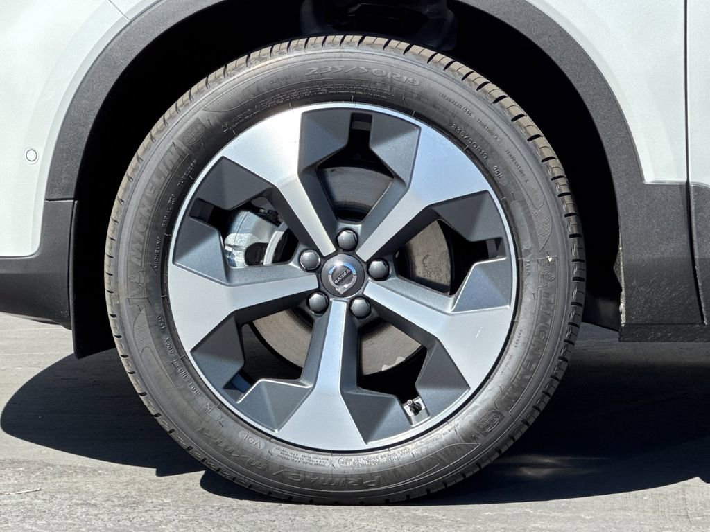 New 2026 Volvo XC40 B5 Plus w/ Protection Package Premier image 25
