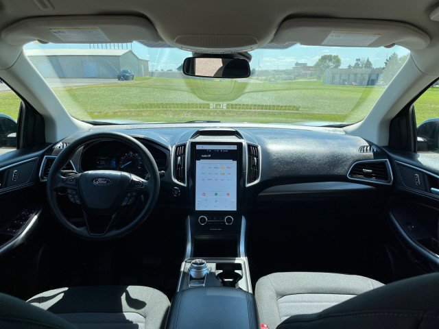 Used 2024 Ford Edge SE w/ Black Appearance Package image 24