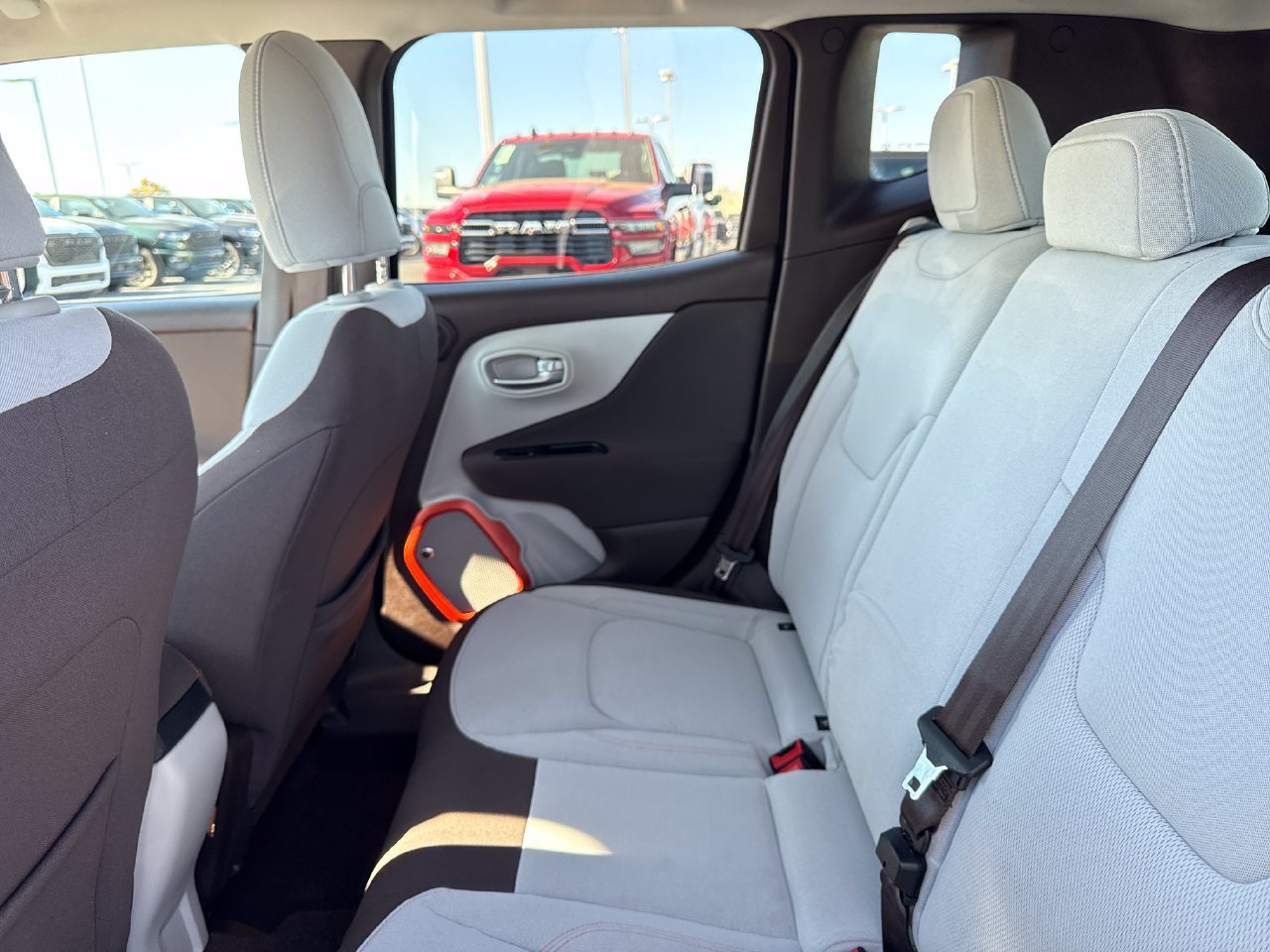 Used 2016 Jeep Renegade Latitude AWD/4WD image 12