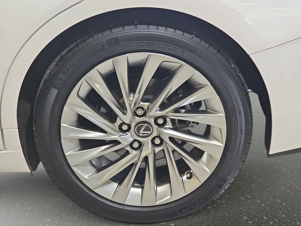 Used 2020 Lexus ES 350 Ultra Luxury w/ Accessory Package 2 FWD image 35