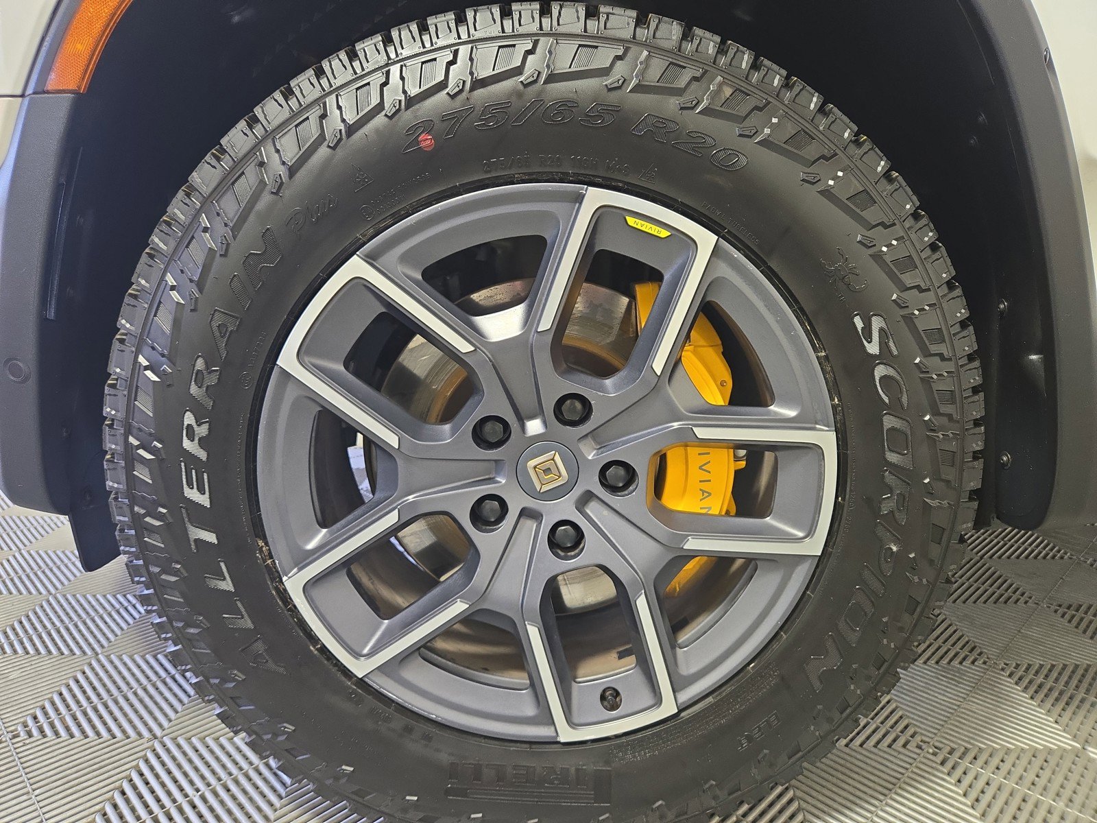 Used 2023 Rivian R1S Adventure AWD/4WD image 9