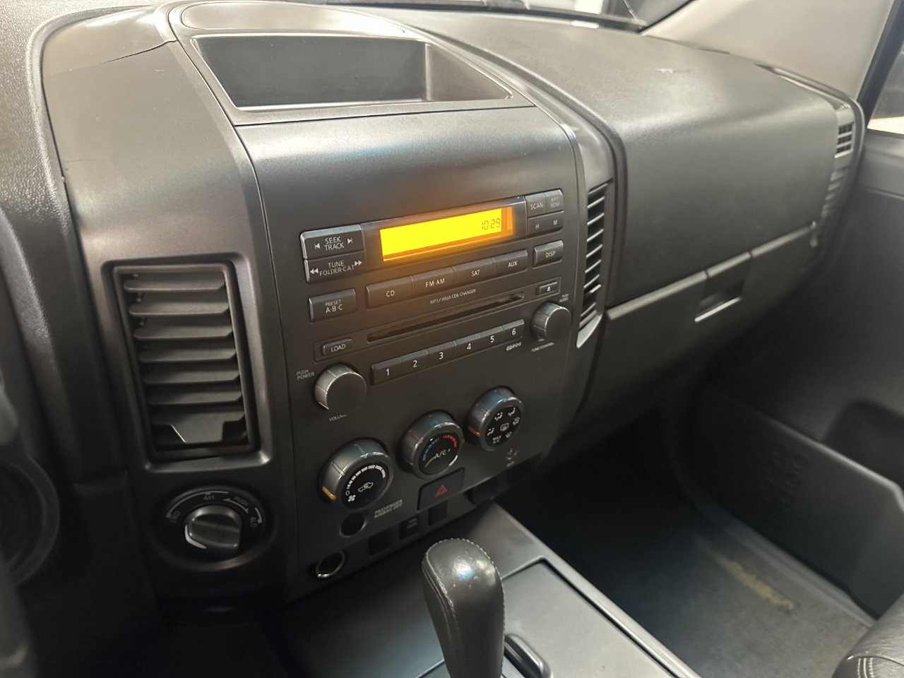 Used 2007 Nissan Titan SE image 36