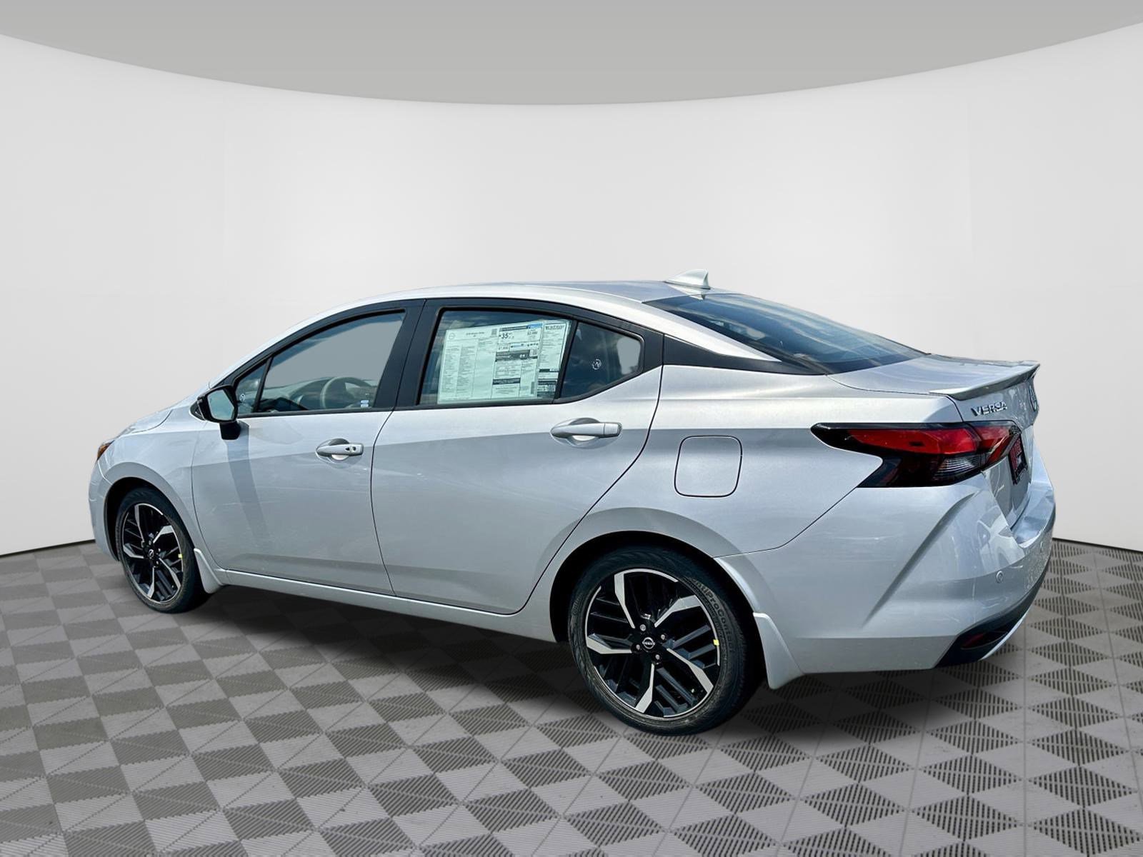 Used 2025 Nissan Versa SR w/ Trunk Package image 15