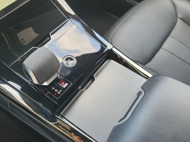 Used 2025 Land Rover Range Rover Sport SE image 19