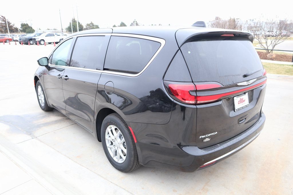 New 2026 Chrysler Pacifica Select FWD image 23