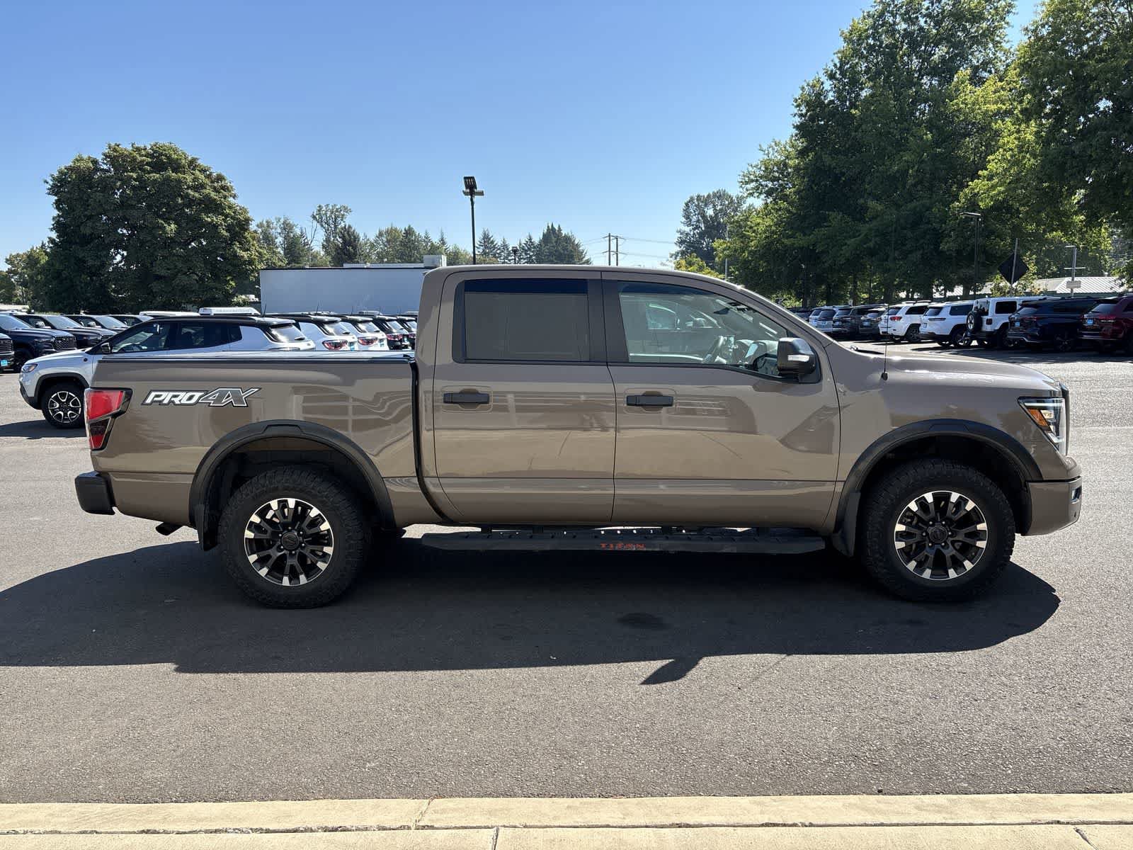 Used 2020 Nissan Titan PRO-4X w/ Pro-4x Convenience Package AWD/4WD image 5