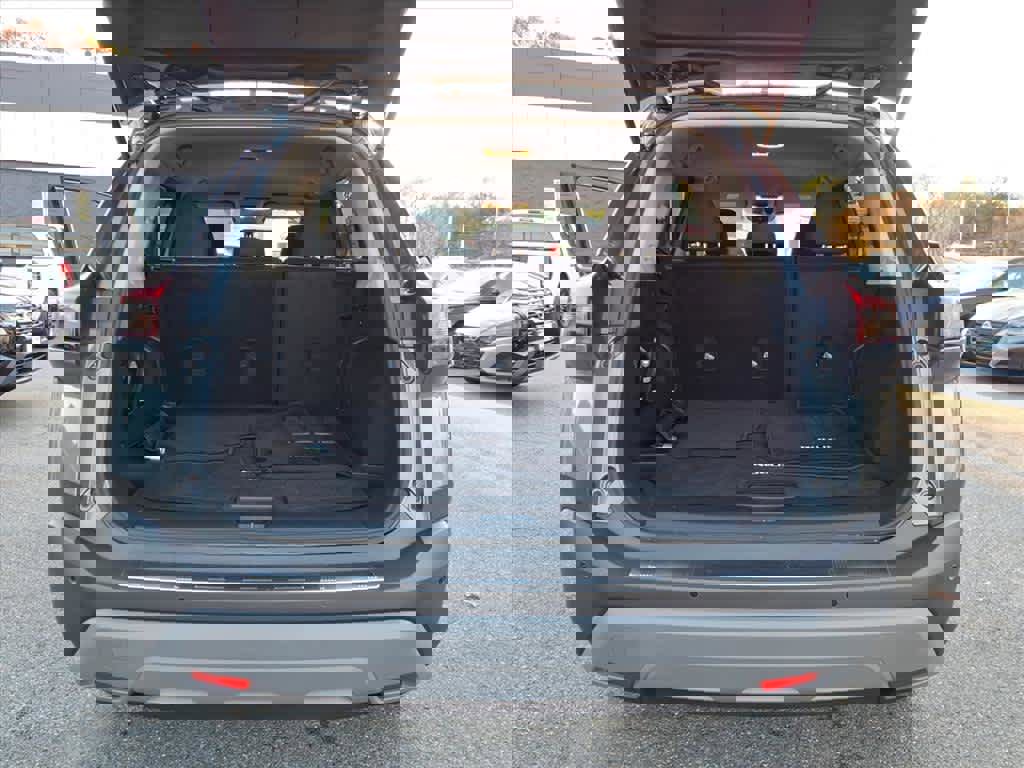 Certified 2022 Nissan Rogue SV image 14