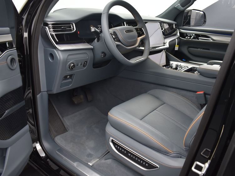 Used 2023 Jeep Grand Wagoneer L Series II w/ Premium Group II image 9