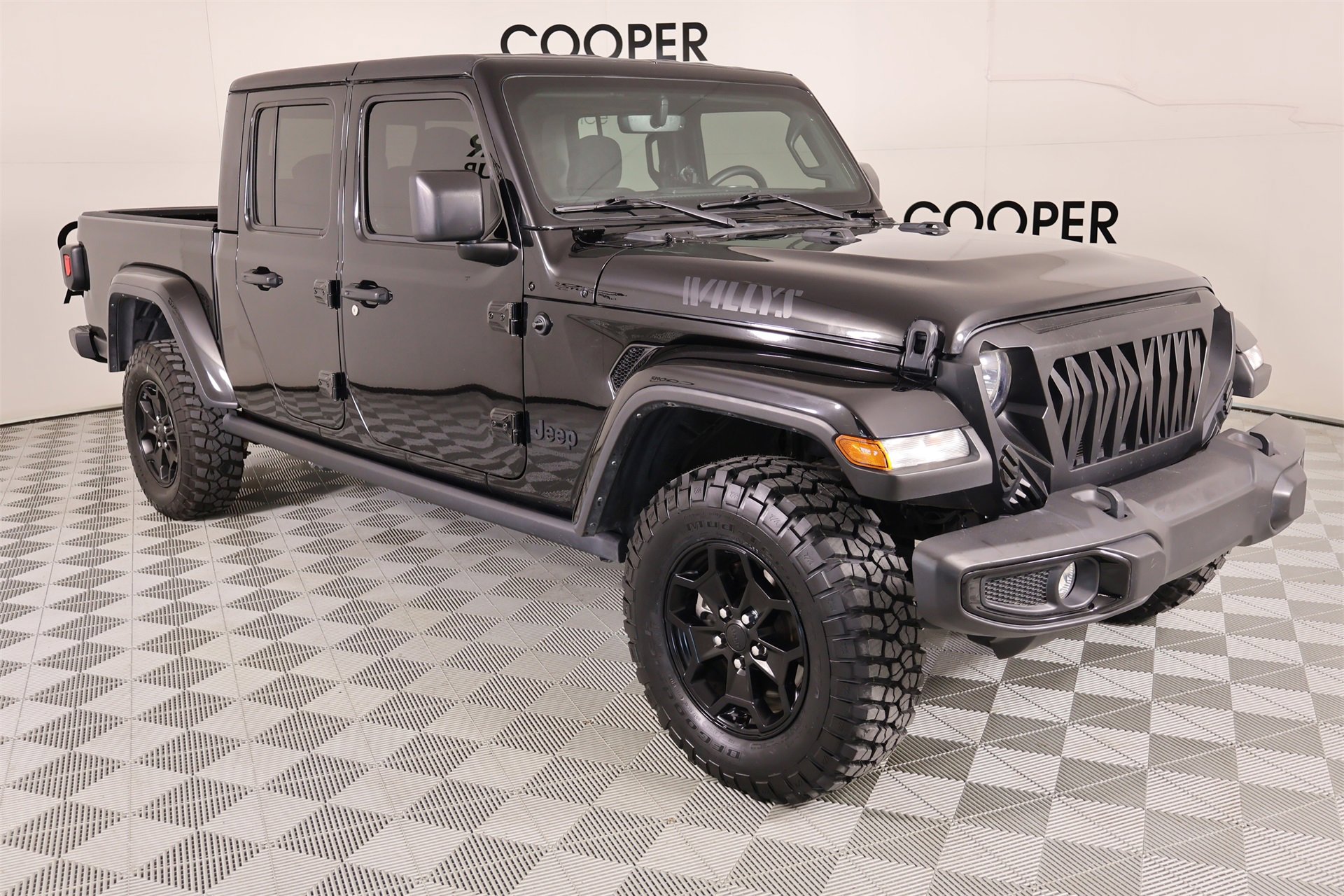 Used 2023 Jeep Gladiator Willys image 1