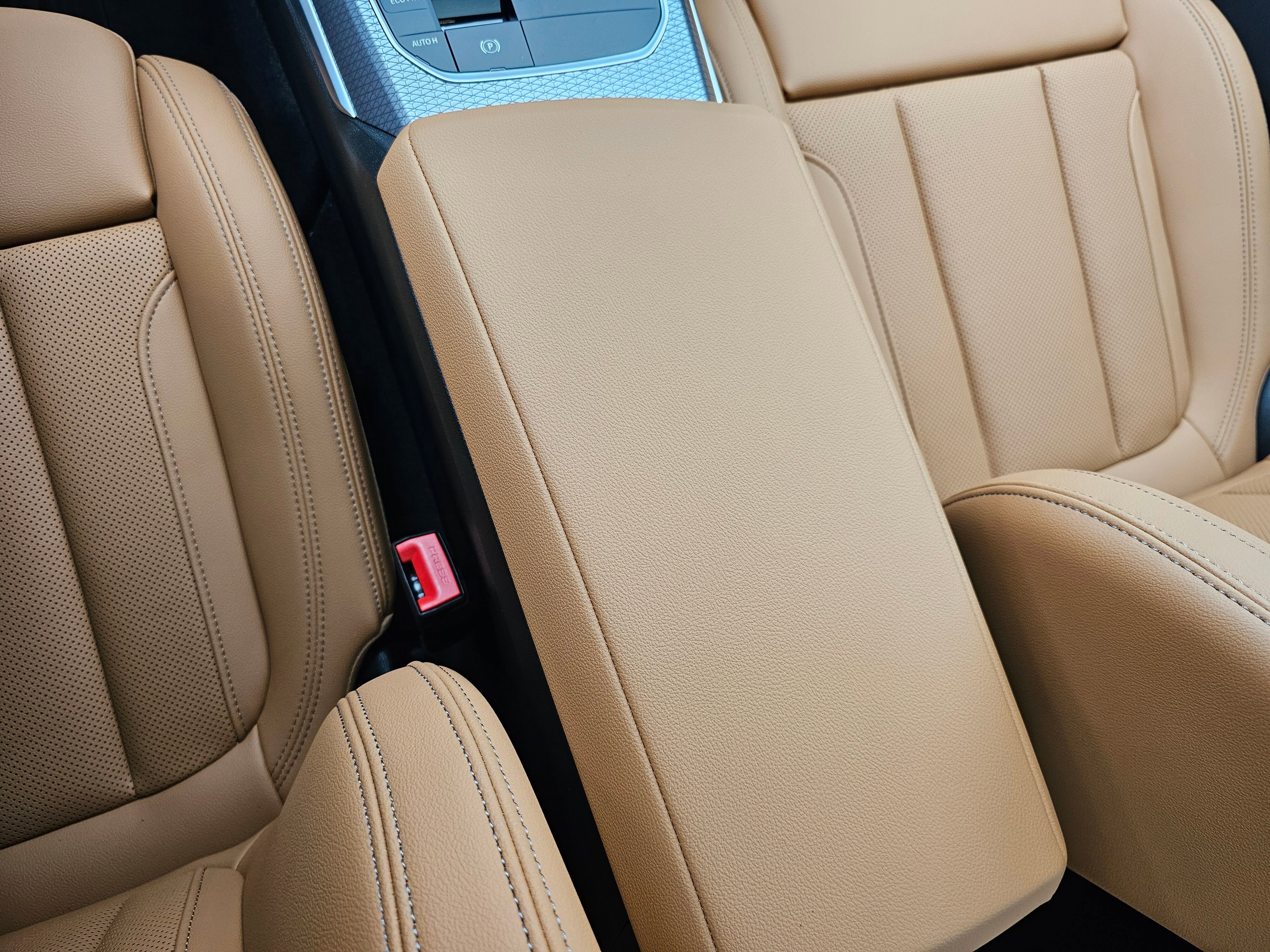 New 2026 BMW 330i xDrive Sedan w/ M Sport Package image 24