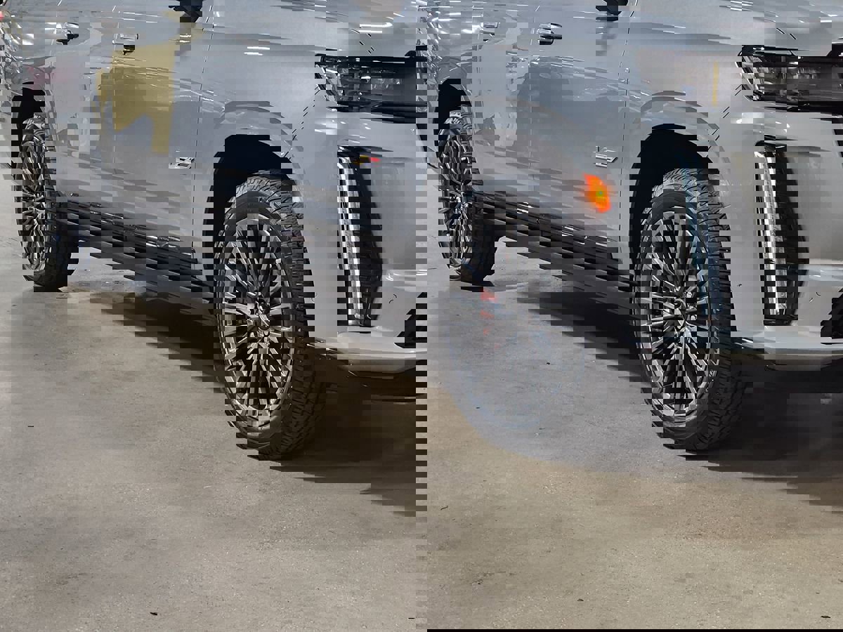 Used 2023 Cadillac Escalade ESV V image 16