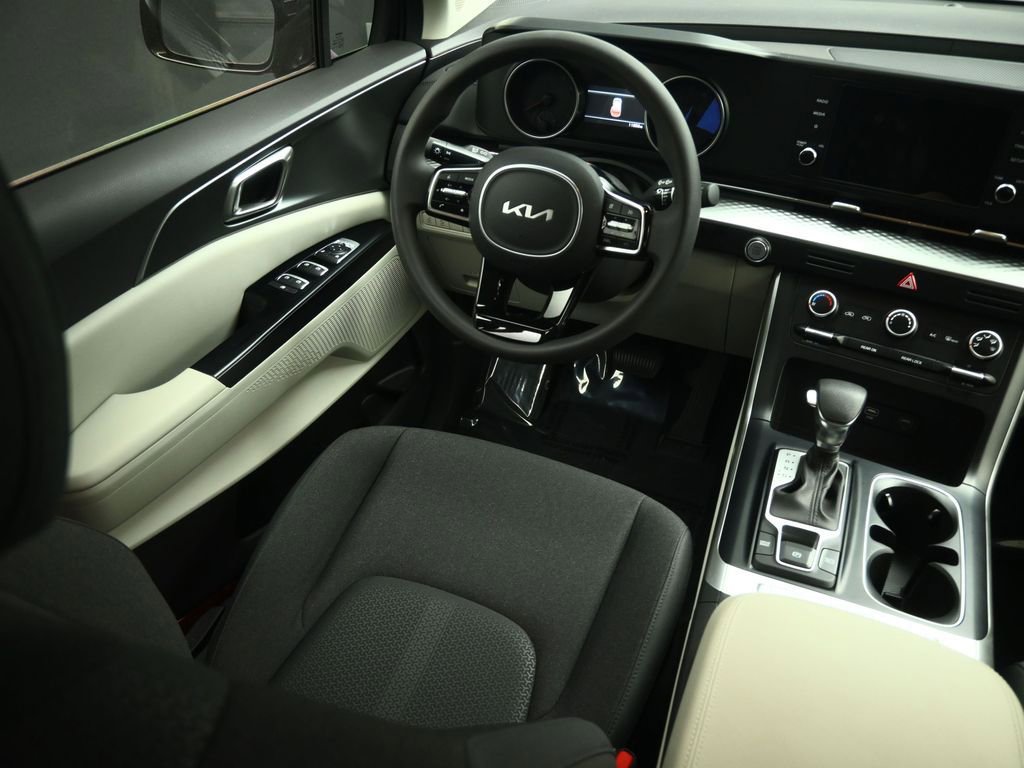 Used 2024 Kia Carnival LX image 49