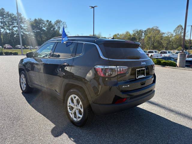 Used 2024 Jeep Compass Latitude AWD/4WD image 5