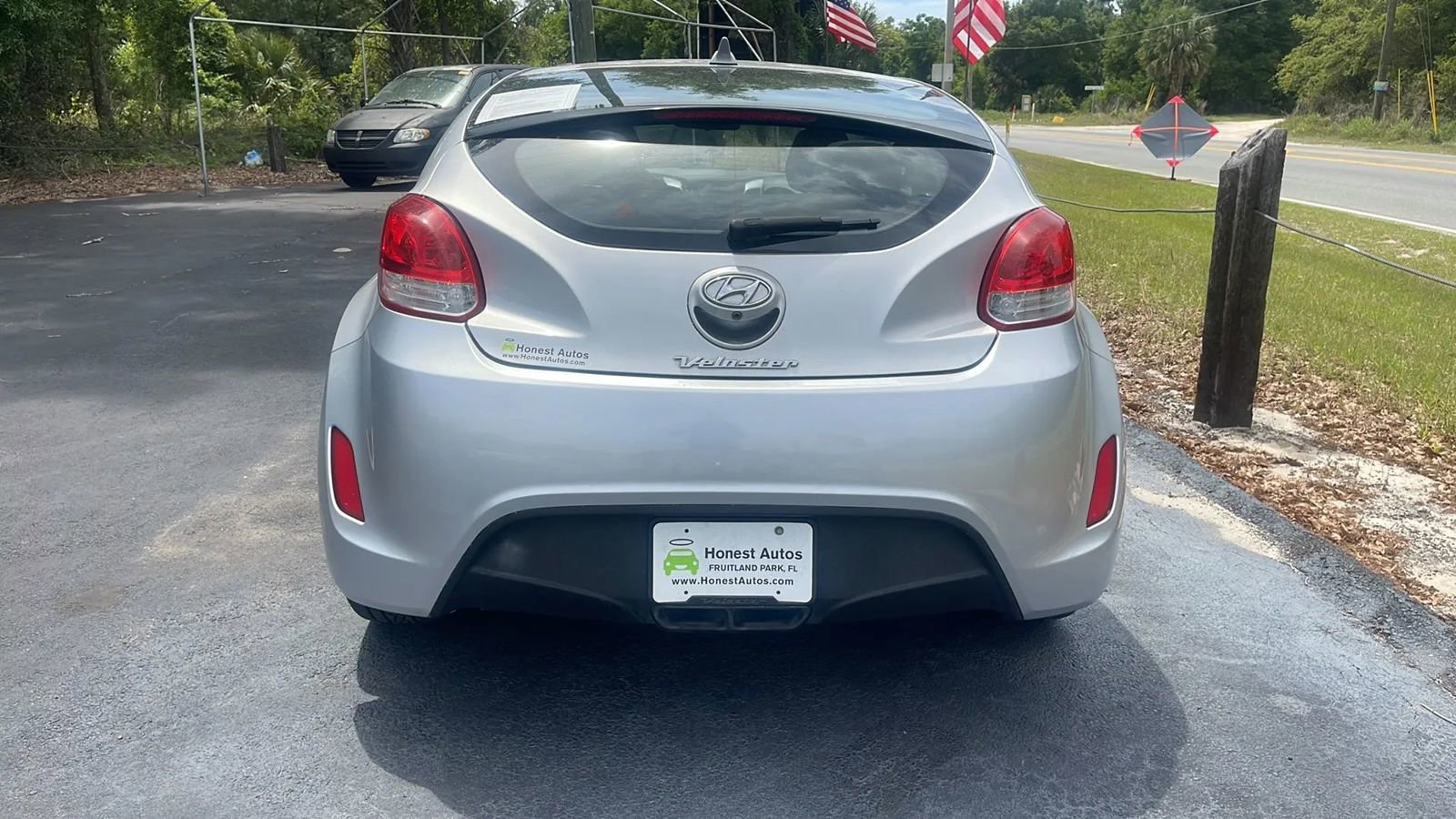 Used 2016 Hyundai Veloster FWD image 6