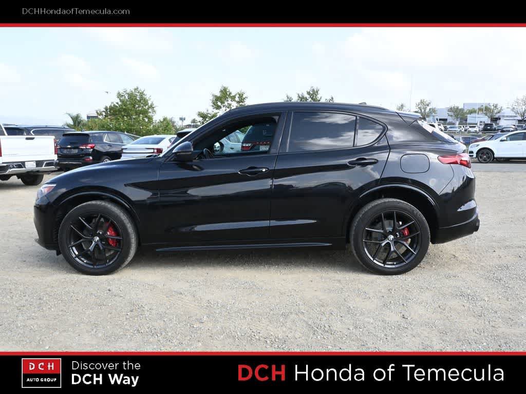 Used 2020 Alfa Romeo Stelvio Ti Sport w/ Quick Order Package 22S Sport AWD/4WD image 4