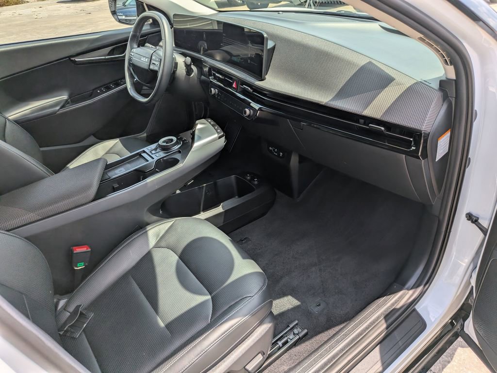 Certified 2025 Kia EV6 Wind RWD image 14