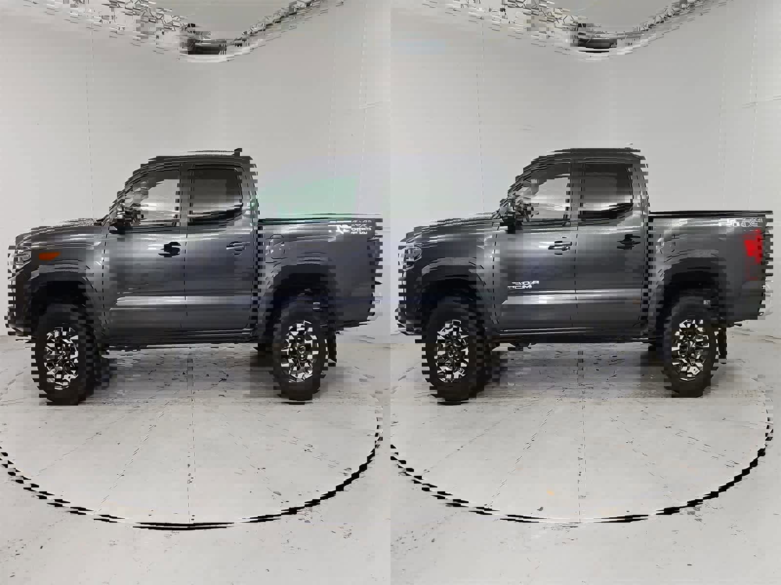 Used 2018 Toyota Tacoma TRD Off-Road image 3