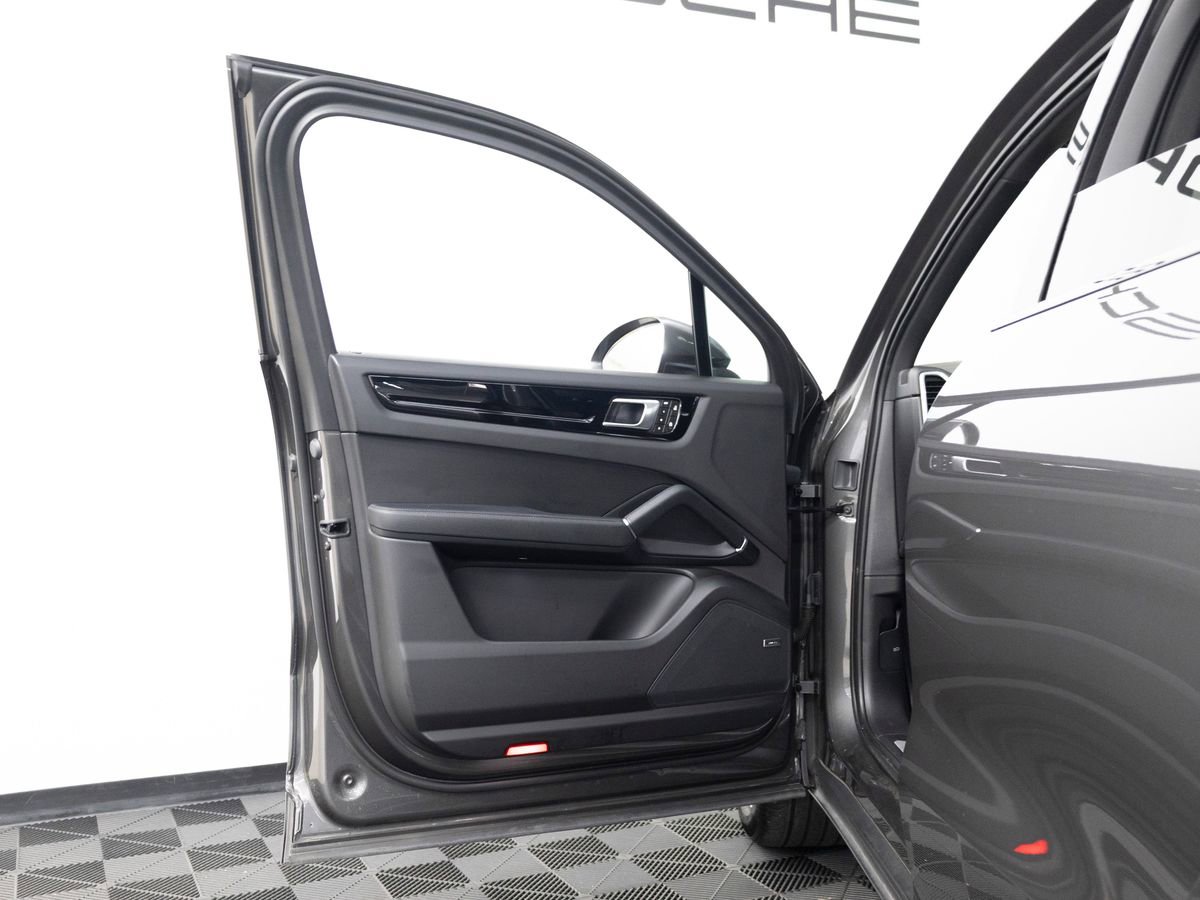 Certified 2023 Porsche Cayenne image 13
