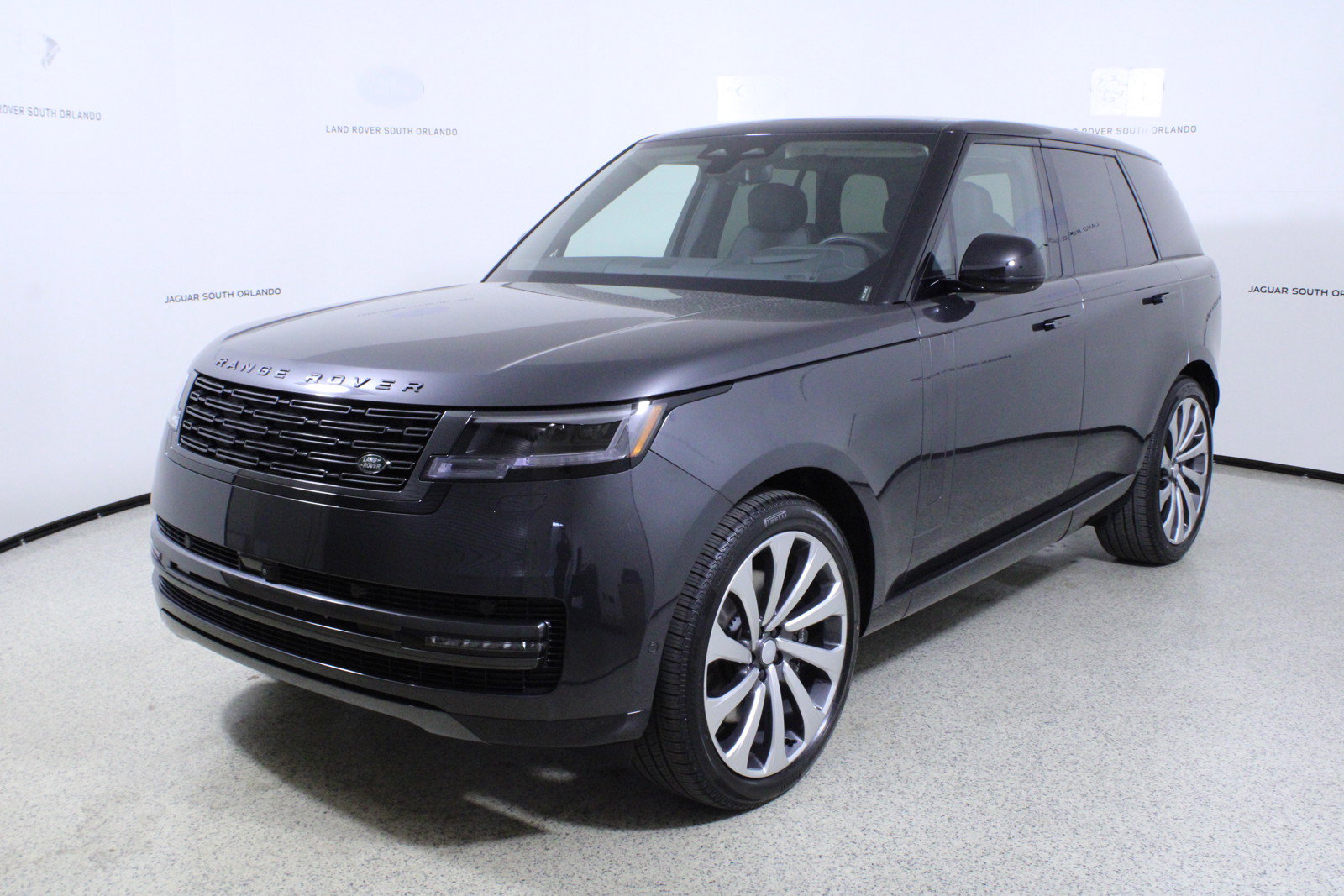 New 2025 Land Rover Range Rover SE image 4