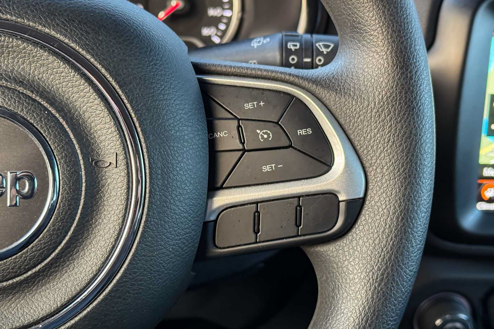 Used 2023 Jeep Renegade Latitude AWD/4WD image 16