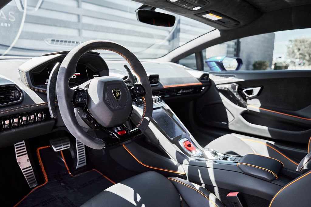 Used 2020 Lamborghini Huracan EVO AWD/4WD image 2