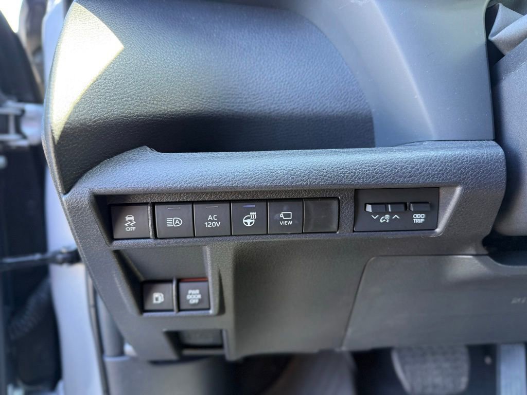 Used 2025 Toyota Sienna Platinum image 14