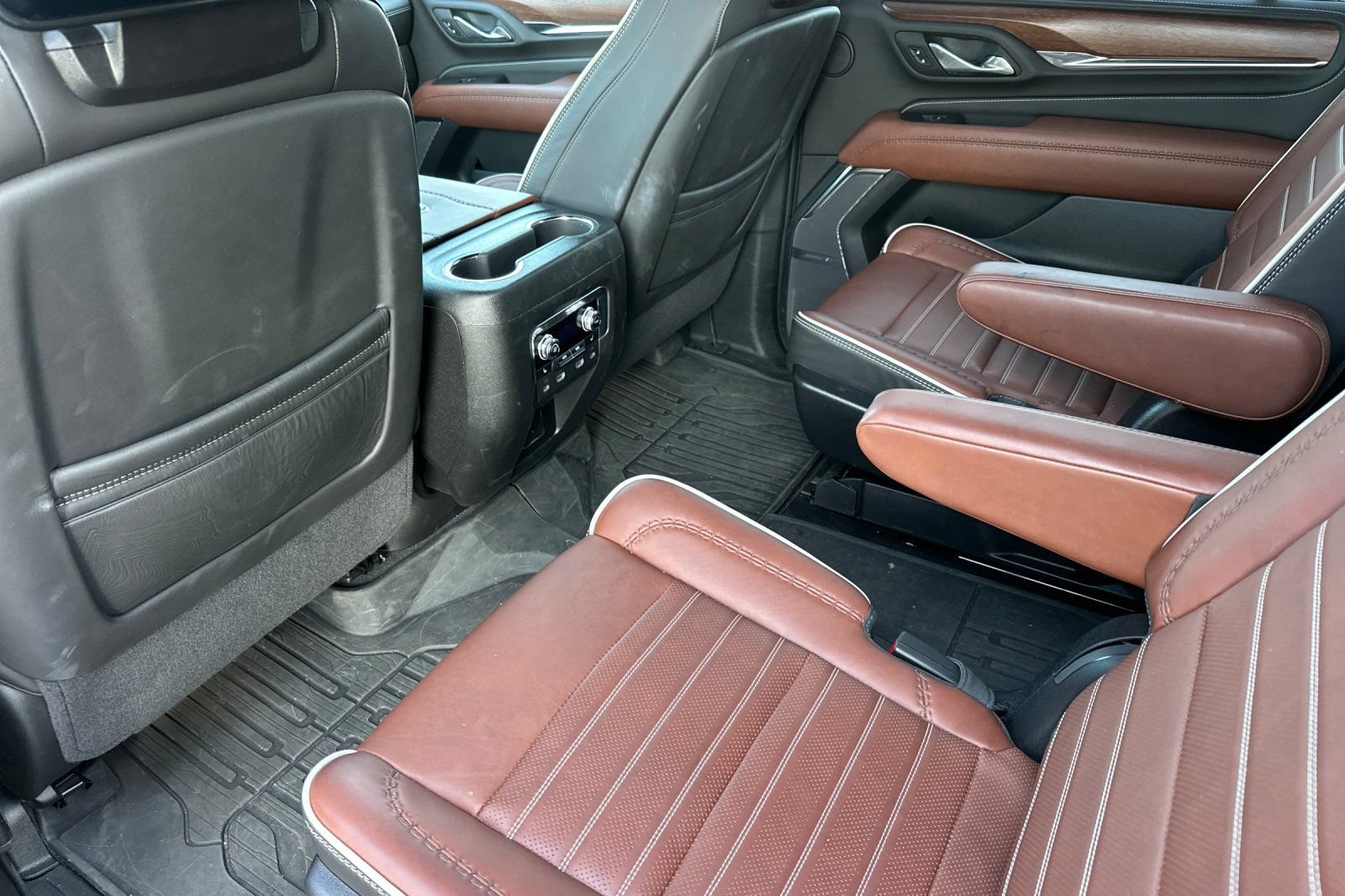 Used 2024 GMC Yukon XL Denali Ultimate AWD/4WD image 14