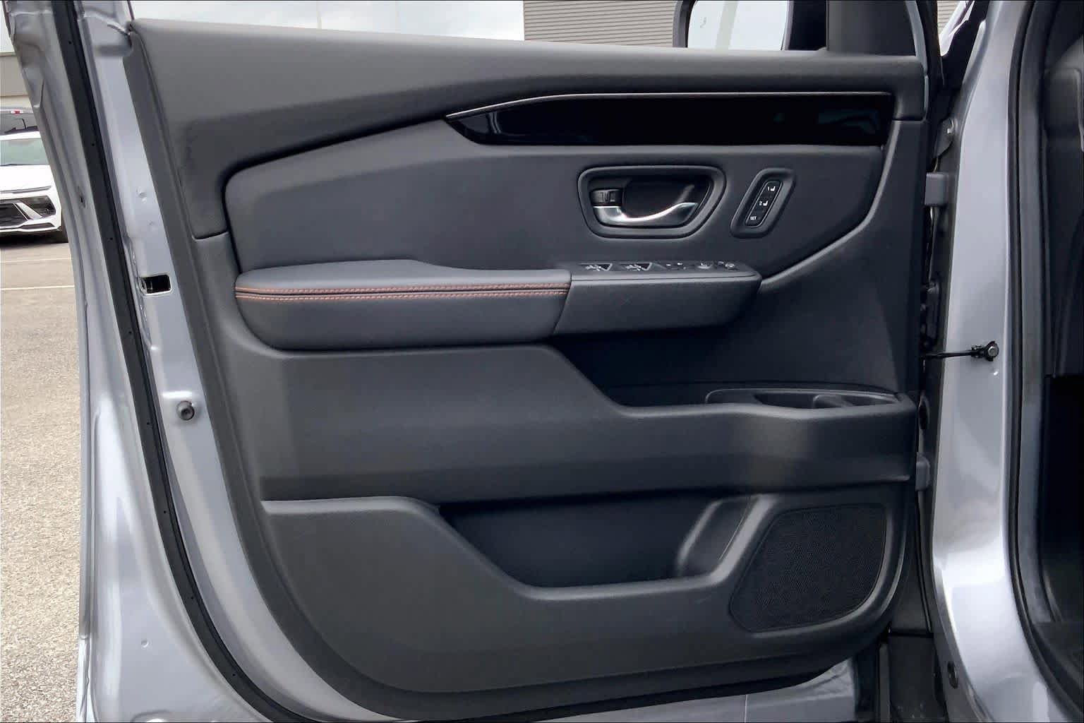 Used 2025 Honda Pilot TrailSport image 22