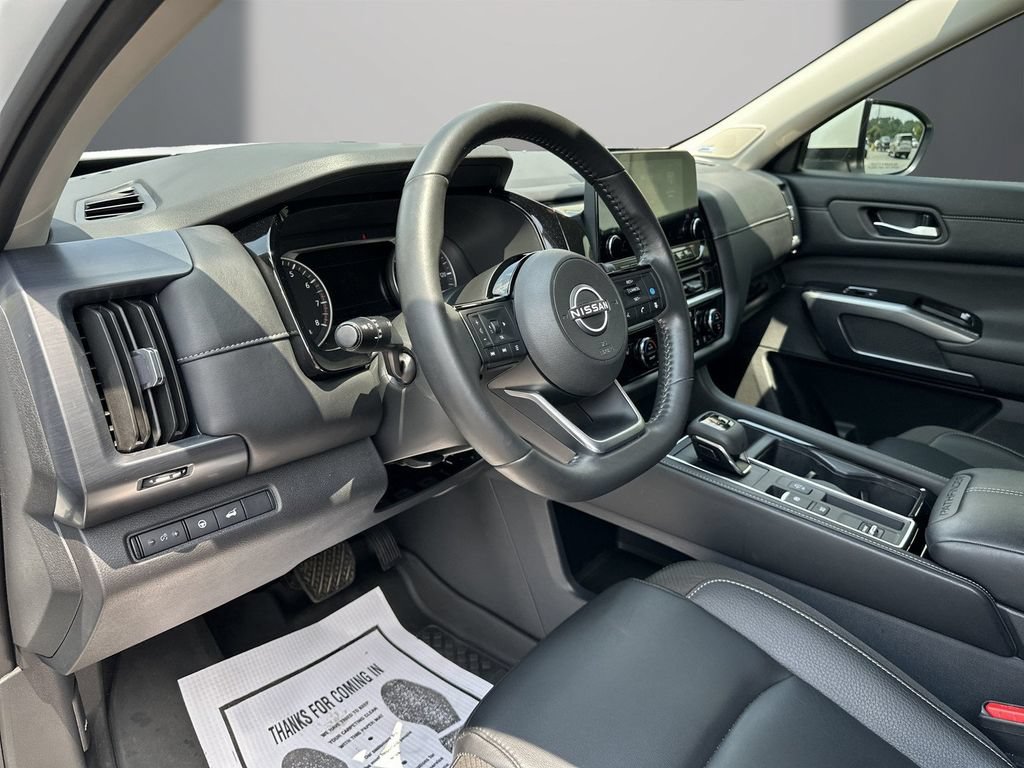 Used 2025 Nissan Pathfinder SL w/ SL Premium Package FWD image 14