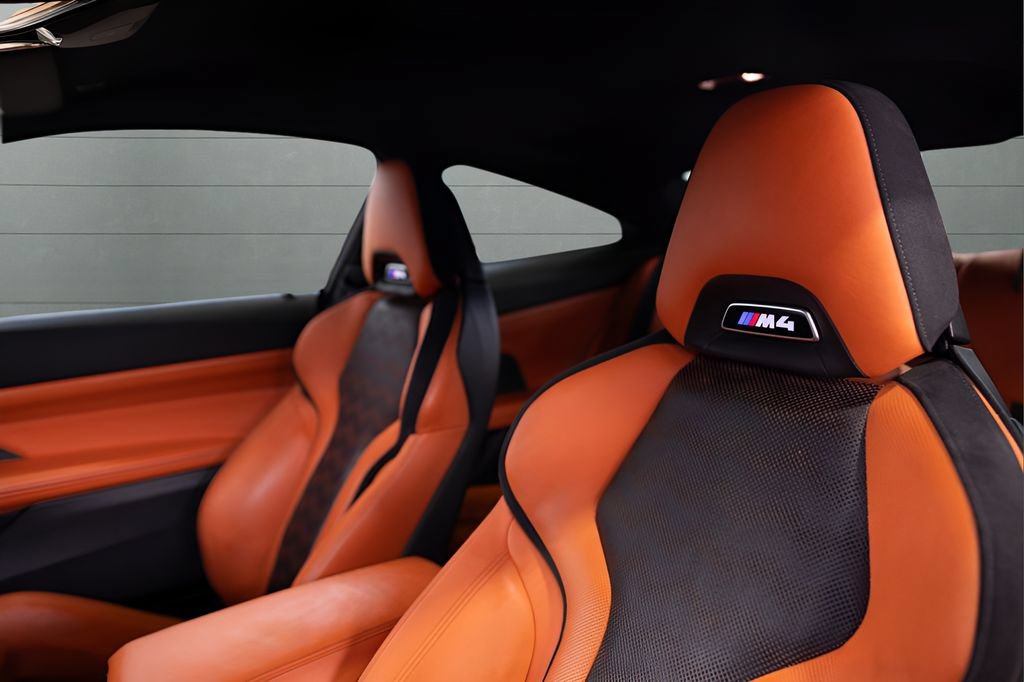 Used 2022 BMW M4 Competition w/ M Carbon Exterior Package RWD image 2