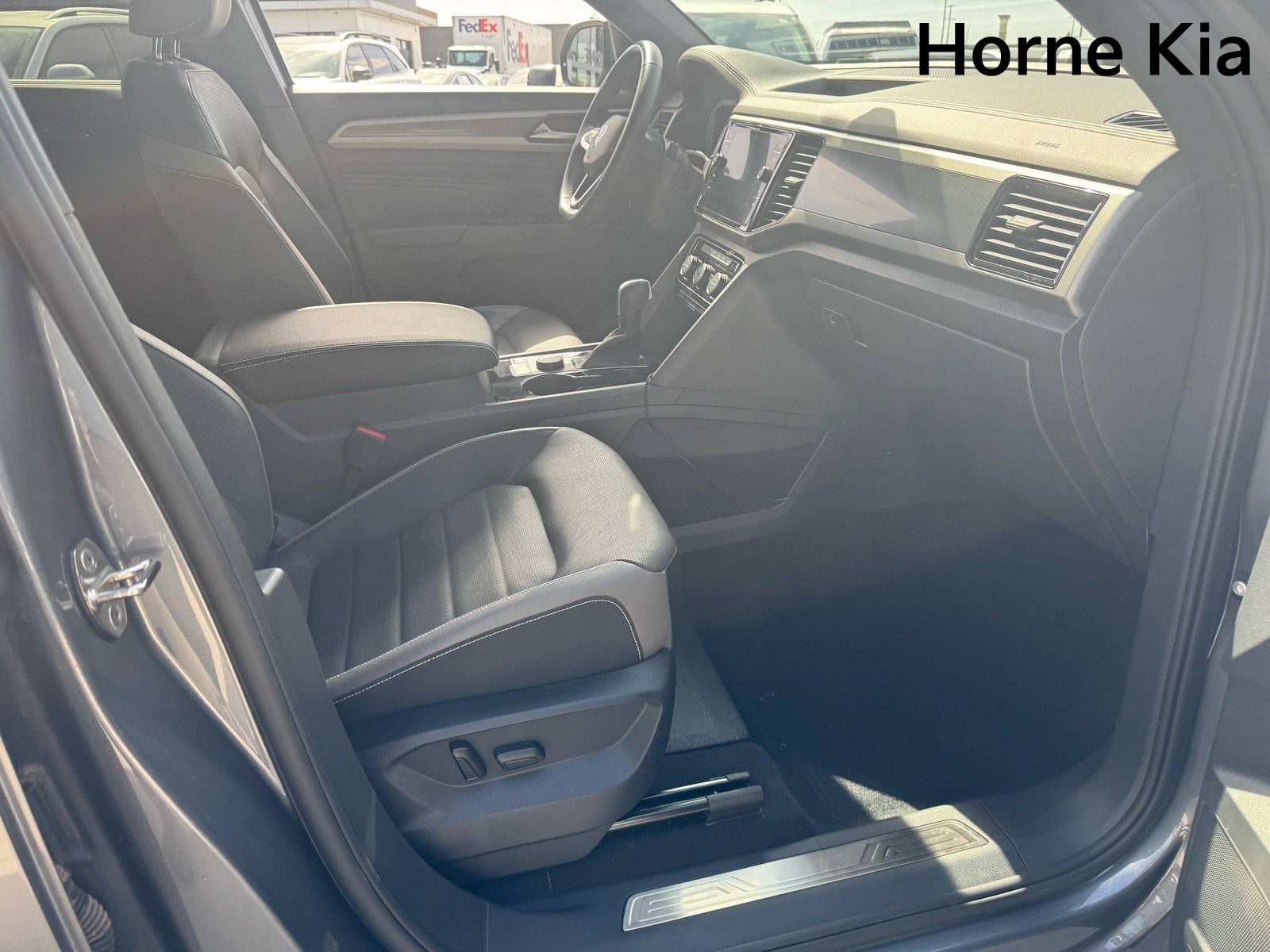 Used 2020 Volkswagen Atlas Cross Sport SEL Premium AWD/4WD image 25