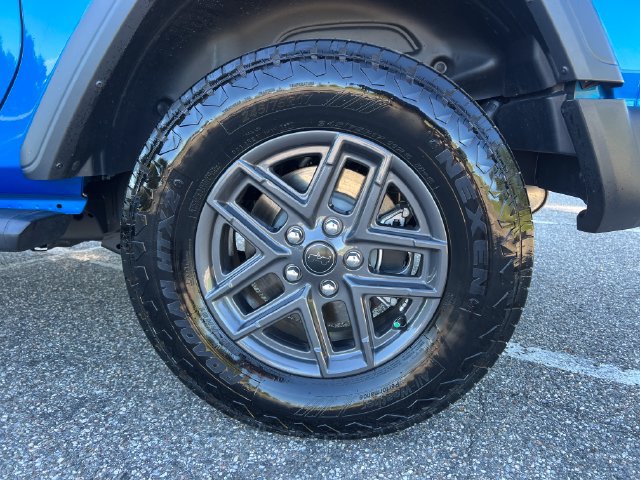Used 2025 Jeep Wrangler Sport AWD/4WD image 16