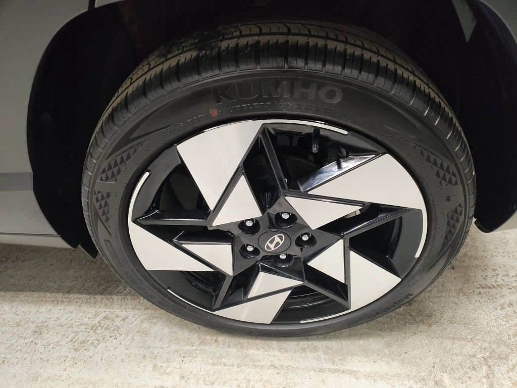 Used 2024 Hyundai Kona Limited image 21