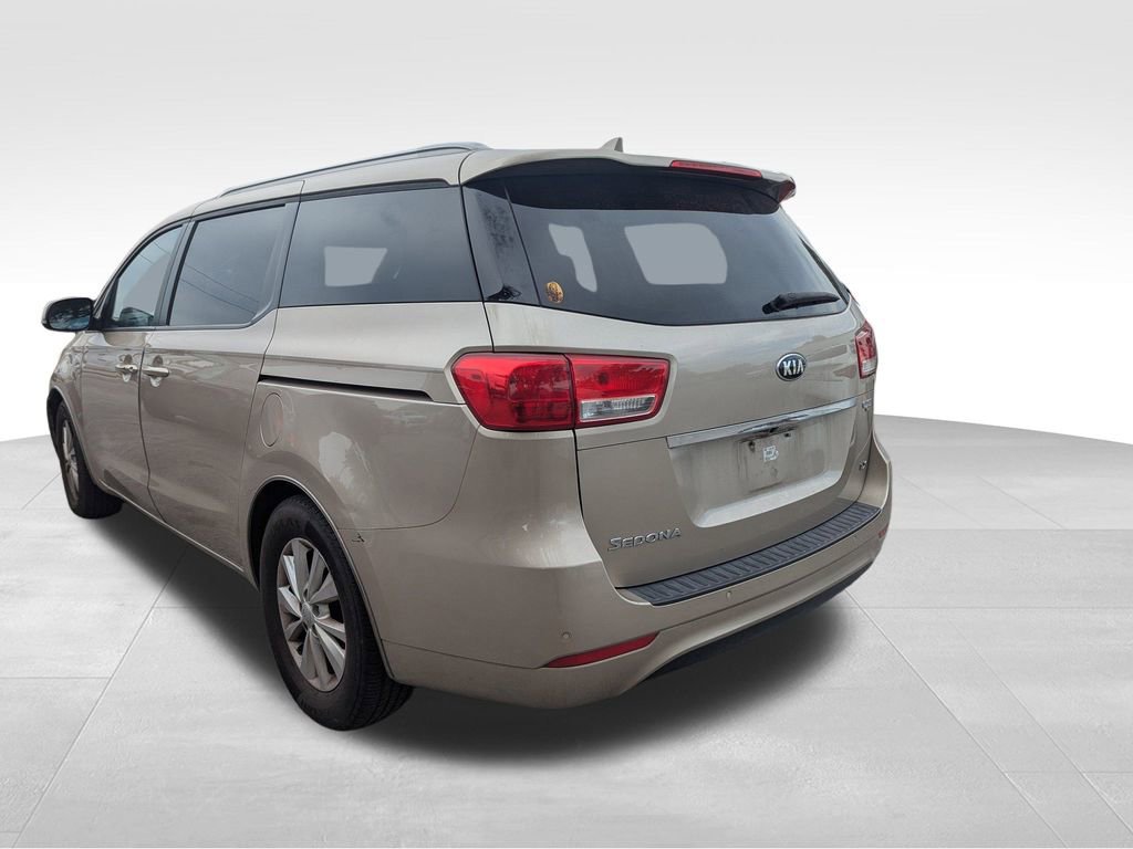 Used 2017 Kia Sedona LX w/ LX Essentials Premium Package image 8