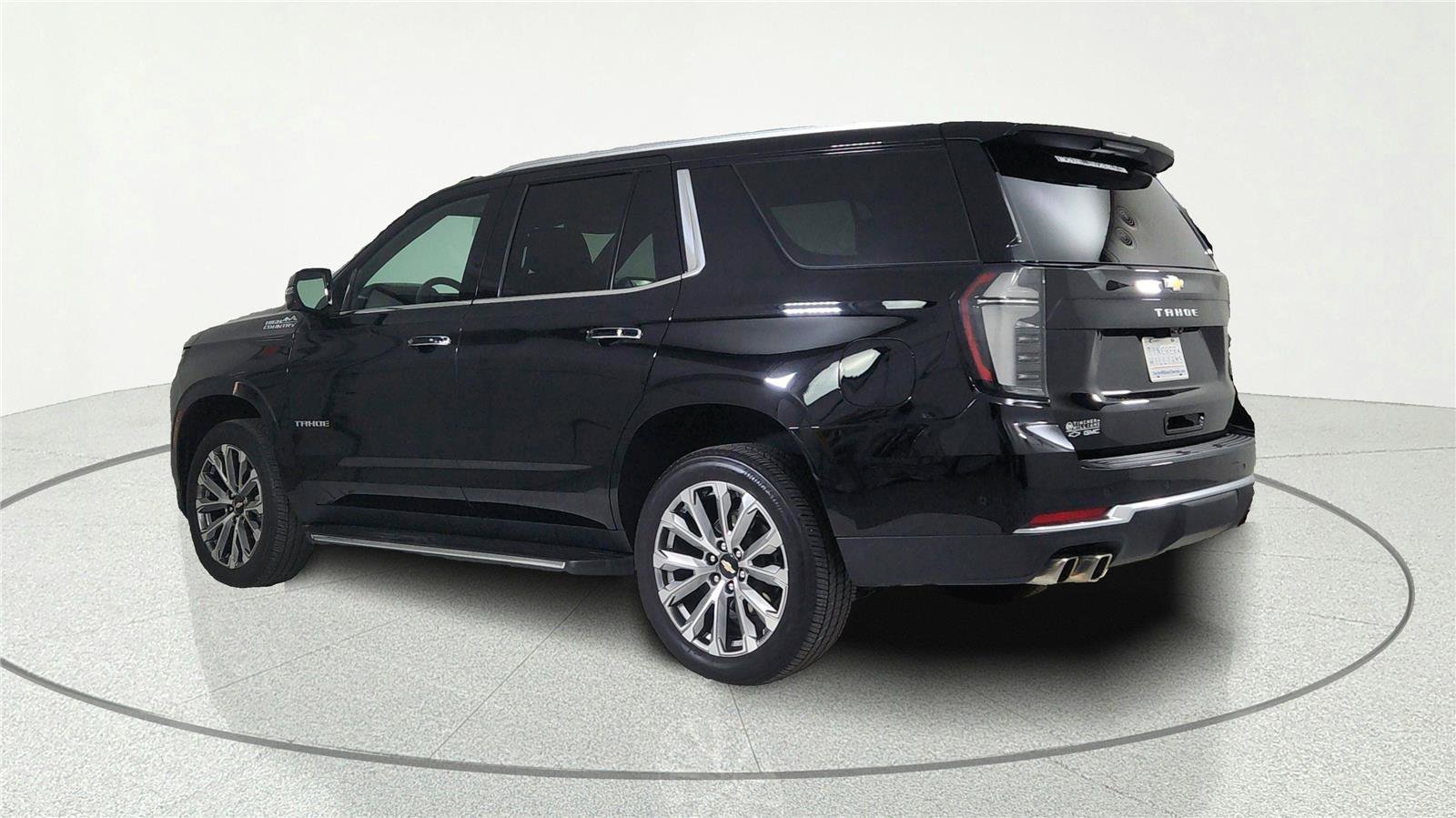 Used 2025 Chevrolet Tahoe High Country image 3