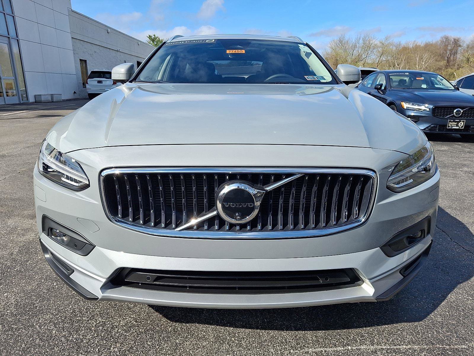 Certified 2025 Volvo V90 B6 Cross Country Ultra AWD/4WD image 2