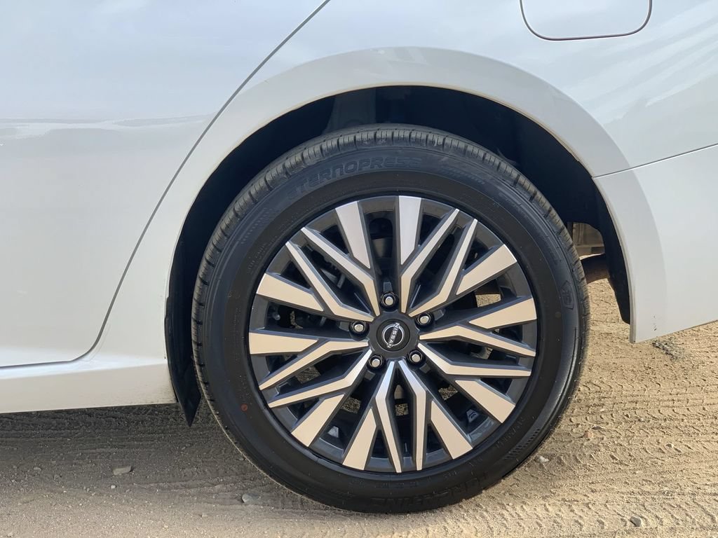 Used 2025 Nissan Altima 2.5 SV FWD image 31