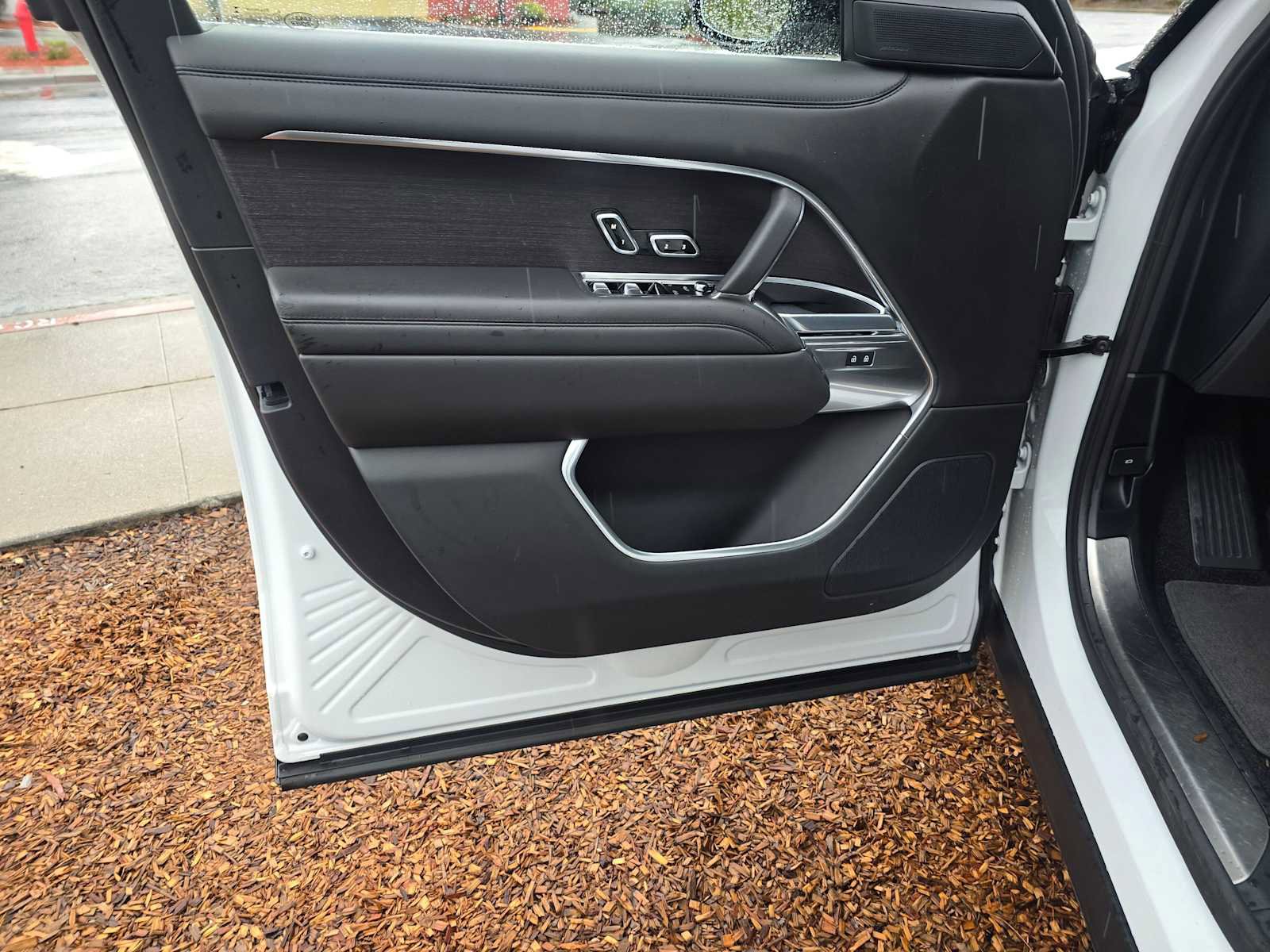 Used 2024 Land Rover Range Rover Long Wheelbase SE image 25