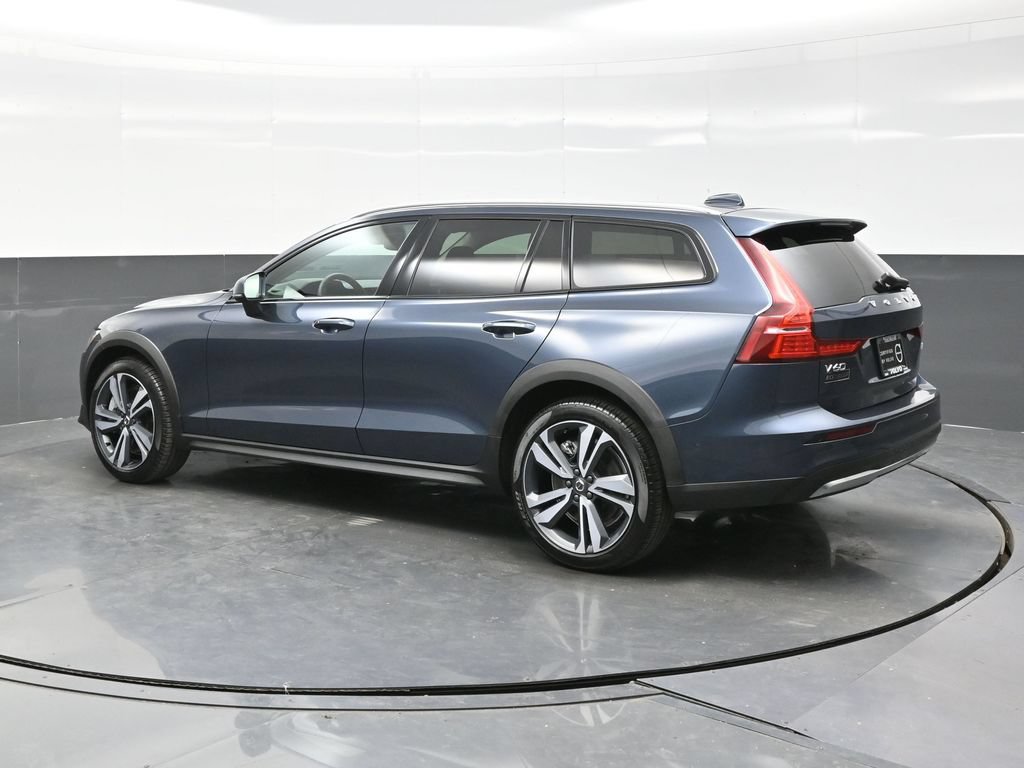 Used 2026 Volvo V60 B5 Cross Country Plus AWD/4WD image 4