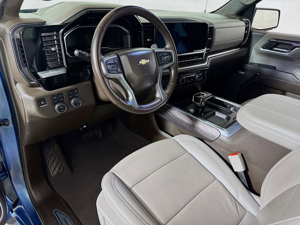 Used 2024 Chevrolet Silverado 1500 LTZ w/ LTZ Convenience Package II AWD/4WD image 7