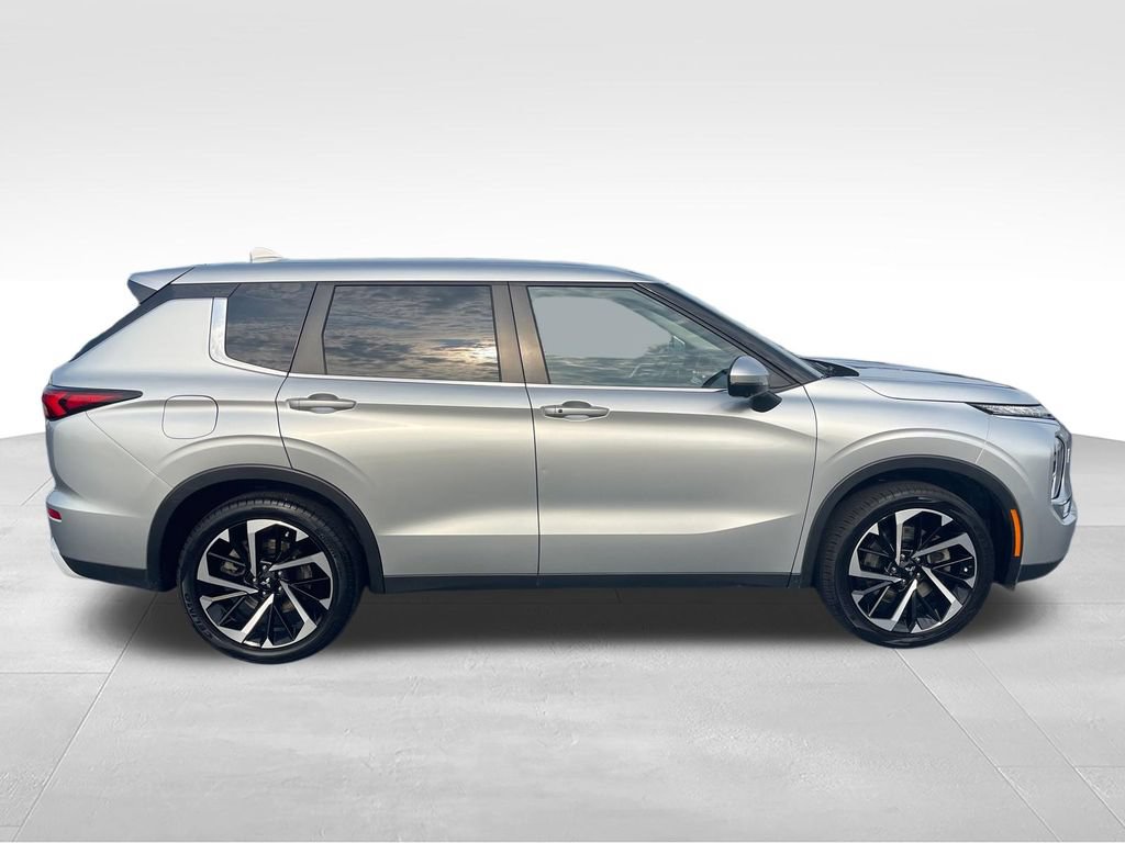 Used 2024 Mitsubishi Outlander SE AWD/4WD image 6