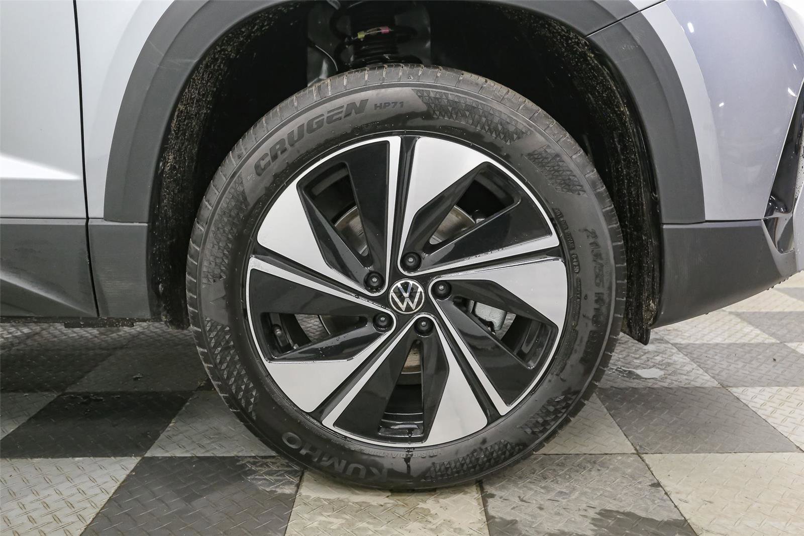 New 2025 Volkswagen Taos SE image 12