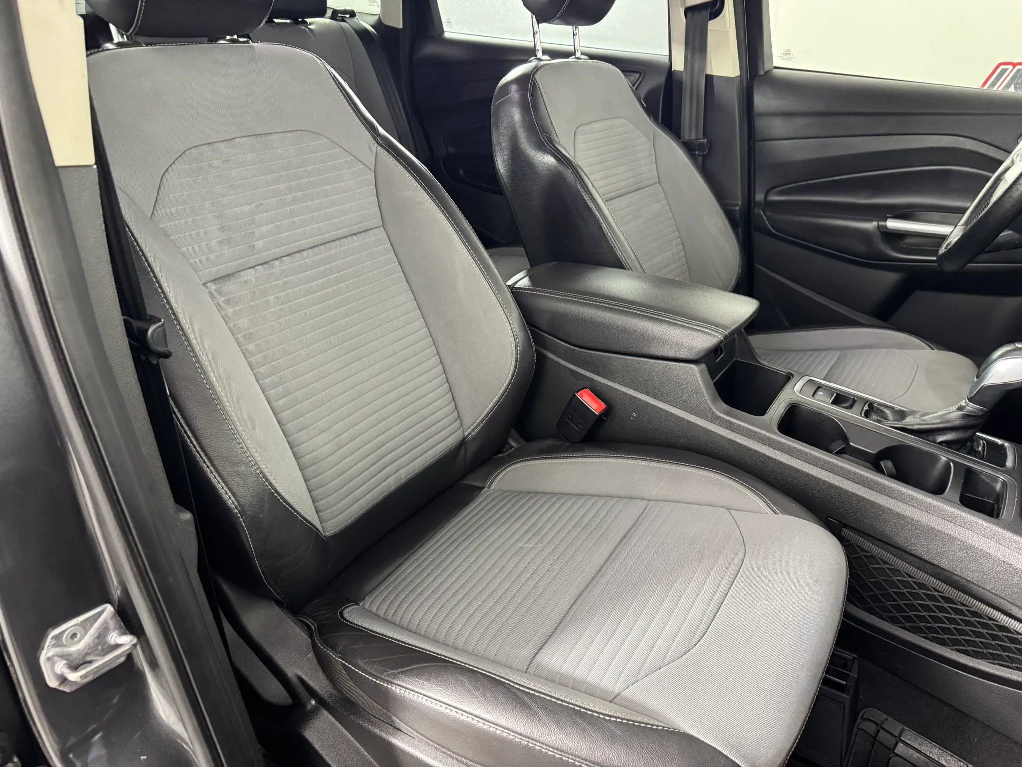 Used 2019 Ford Escape SE FWD image 33