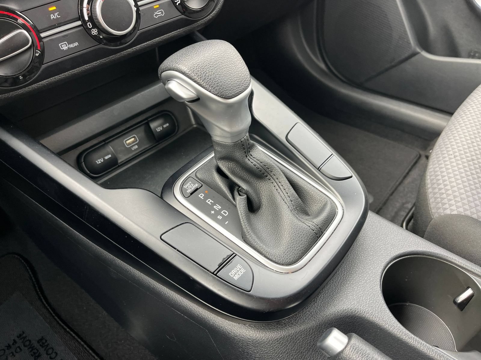 Used 2025 Kia Soul LX w/ LX Technology Package FWD image 38