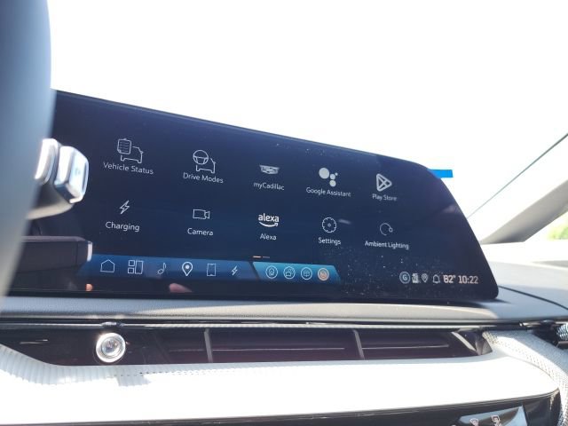 New 2025 Cadillac Optiq Luxury 2 image 27