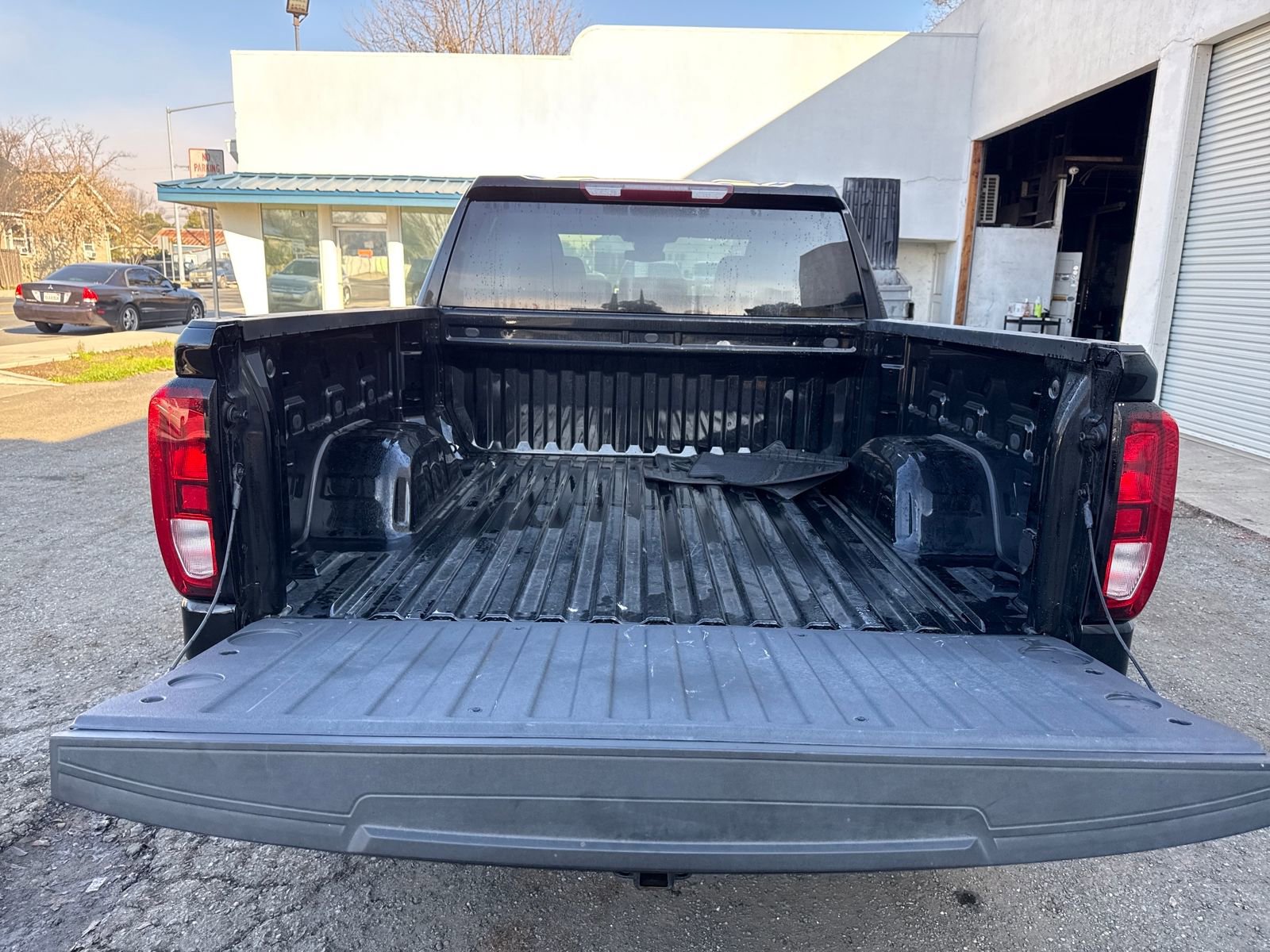 Used 2023 GMC Sierra 1500 SLE image 23