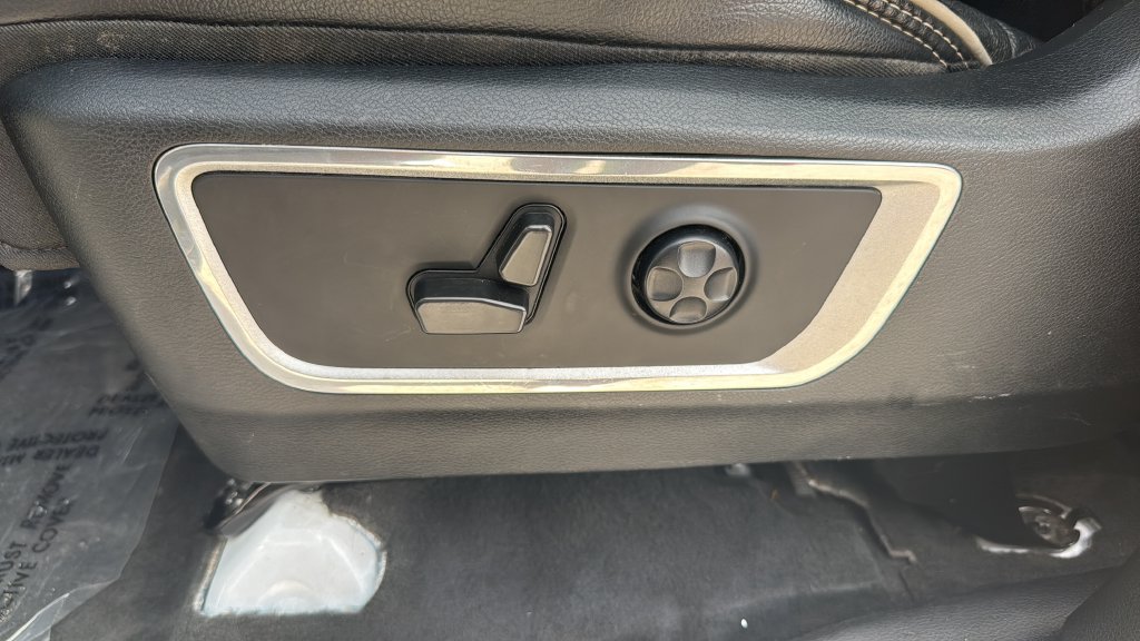 Used 2021 RAM 1500 Laramie w/ Sport Appearance Package AWD/4WD image 11