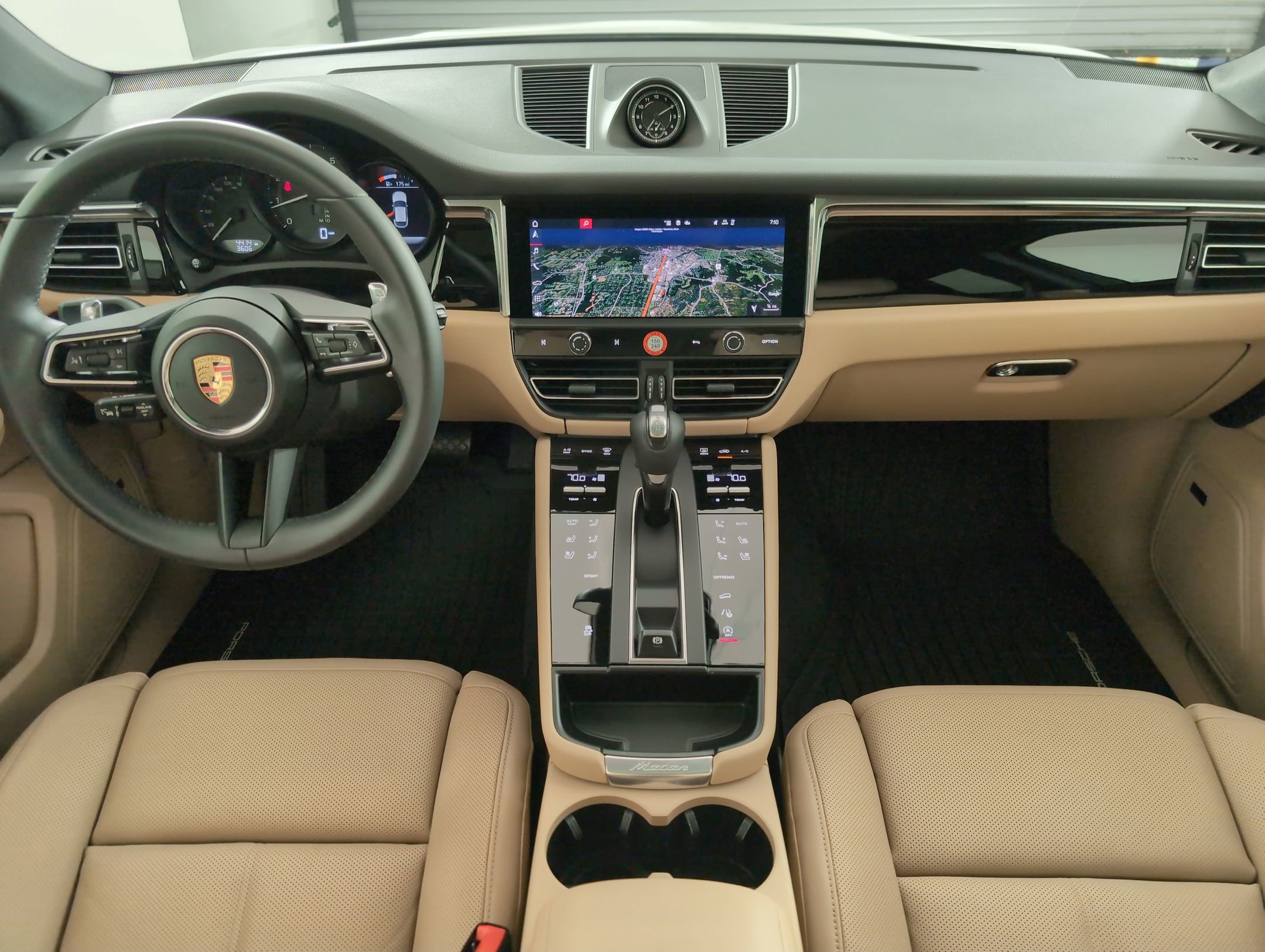 Used 2025 Porsche Macan image 27