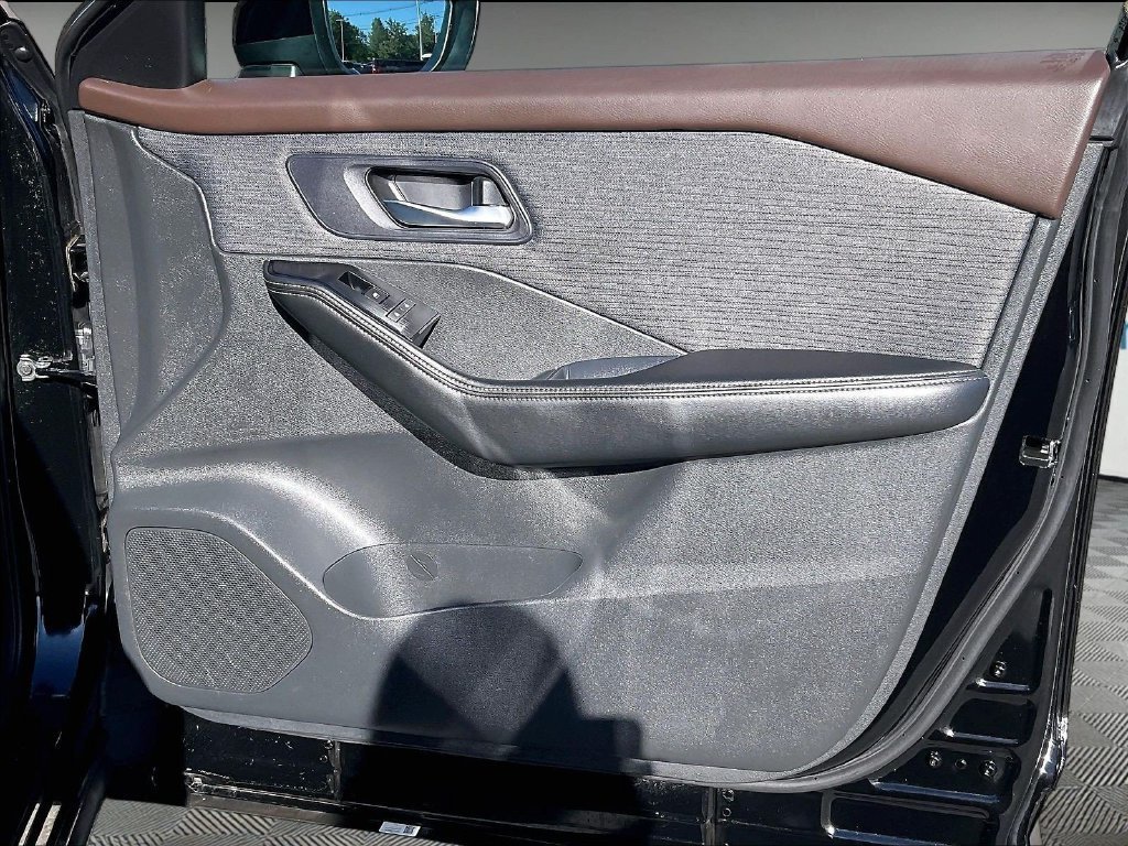 Certified 2023 Nissan Rogue SV AWD/4WD image 12